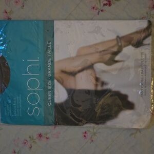 NEW SOPHI PANTYHOSE QUEEN SIZE 160-190 pounds/ BEIGE/ Day sheer w reinforced toe